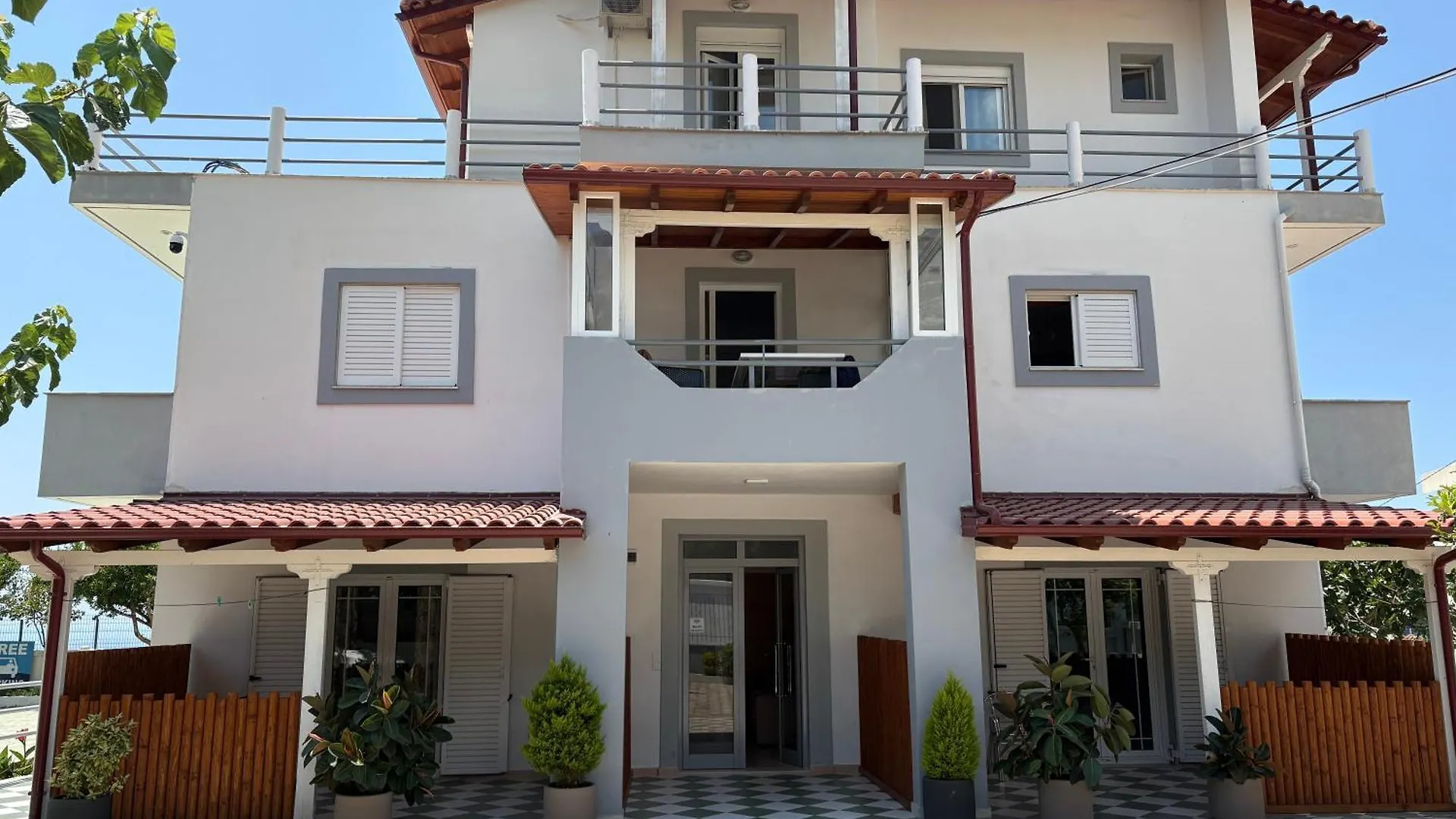 Yard Paradise Gjilek